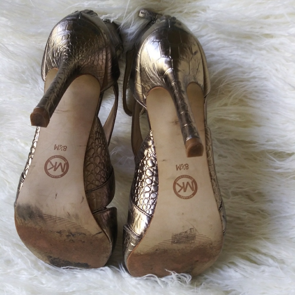 Shoes - Picture 2 of 5